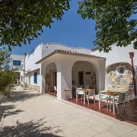 Li Pappi Antico Casale Bed & Breakfast 3*